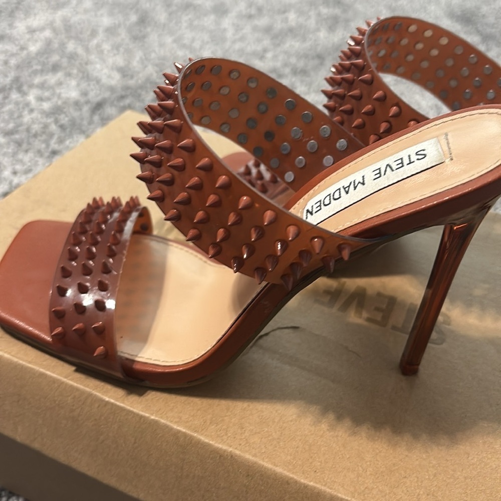 HOST PICK 🌟 GUC Steve Madden Luna Tan Studded Heels Size 6 - Picture 6 of 7
